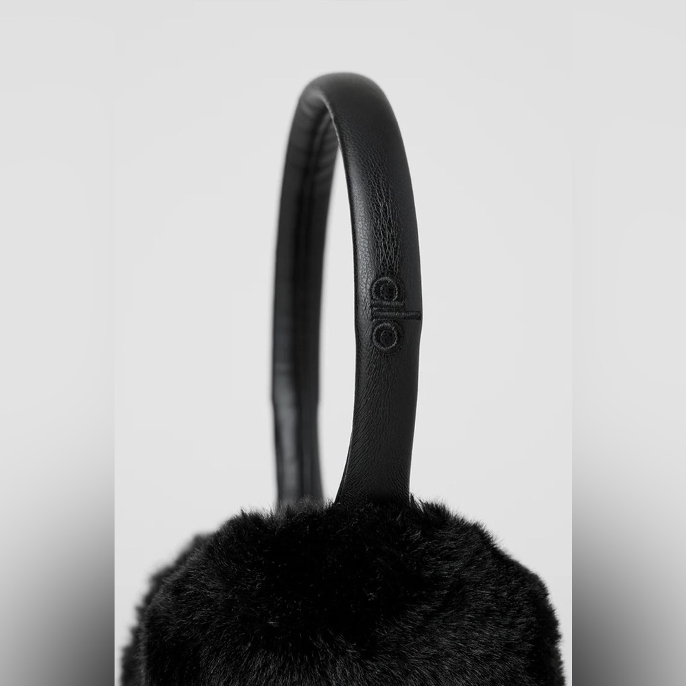 ALO YOGA | ✨NEW✨ Faux Fur Ear Muff in Ivory - Picture 4 of 6